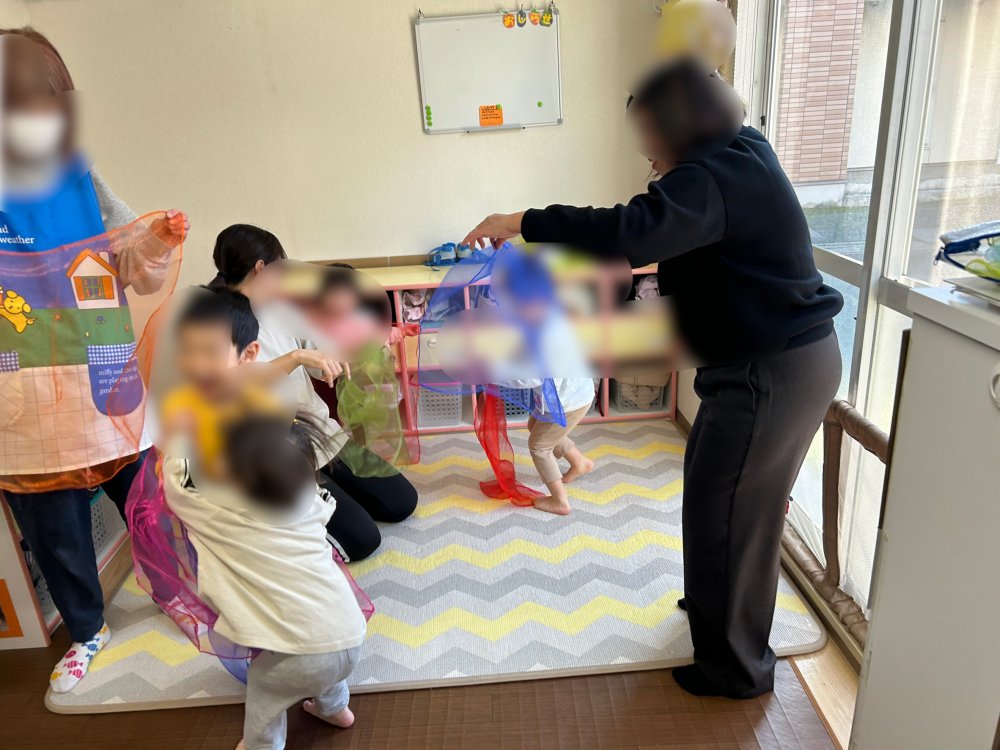 ひなり先生と遊ぼう！English