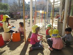 《わかば》園庭遊び　－学びの宝庫ー